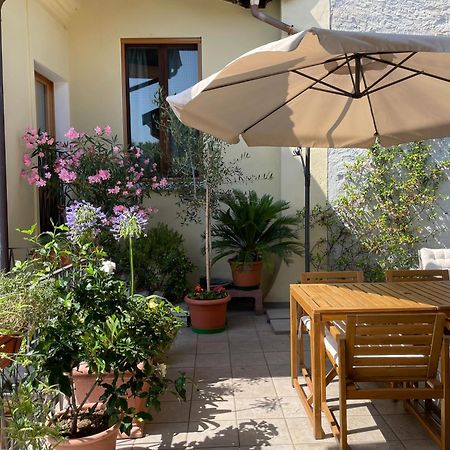 La Dolce Vita Apartment Intra Luaran gambar