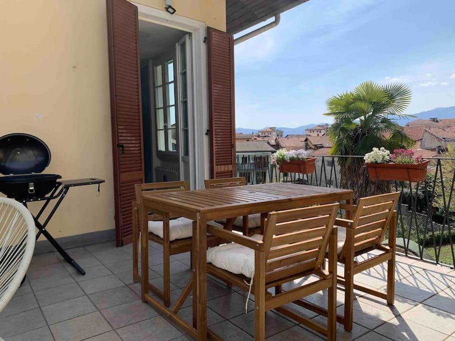 La Dolce Vita Apartment Intra Luaran gambar