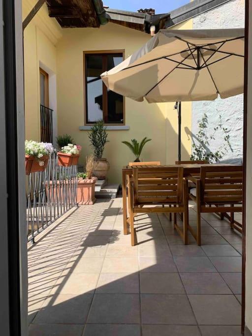 La Dolce Vita Apartment Intra Luaran gambar