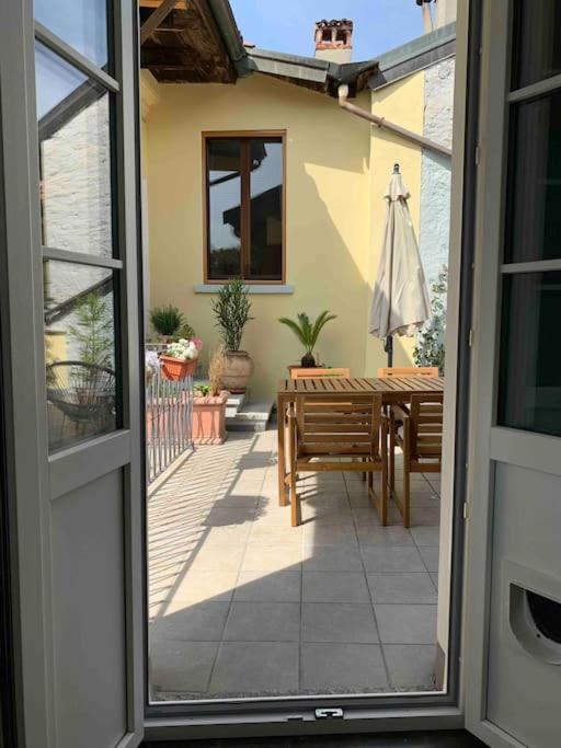 La Dolce Vita Apartment Intra Luaran gambar