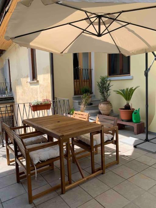 La Dolce Vita Apartment Intra Luaran gambar