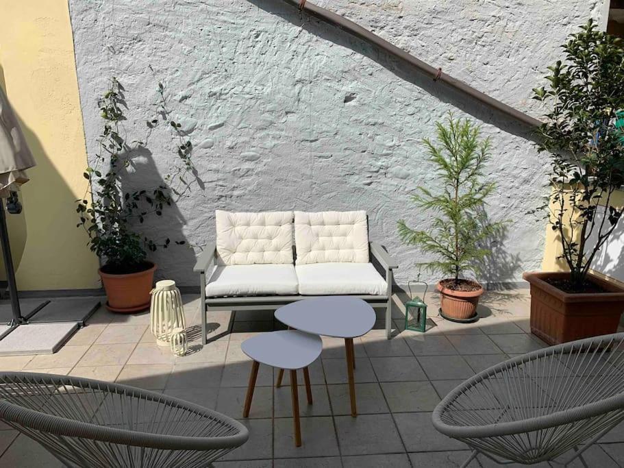 La Dolce Vita Apartment Intra Luaran gambar