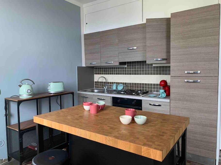 La Dolce Vita Apartment Intra Luaran gambar