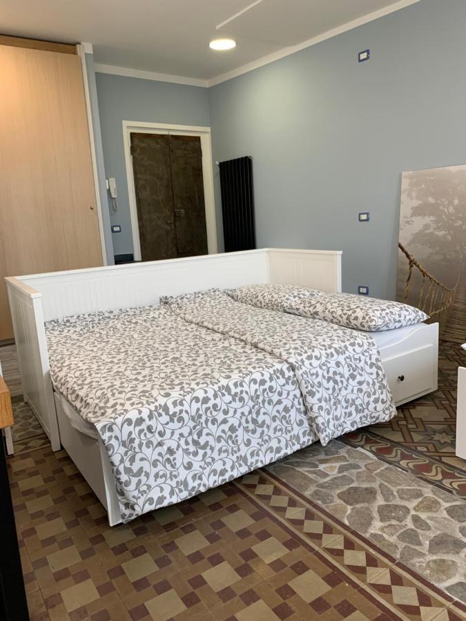 La Dolce Vita Apartment Intra Luaran gambar